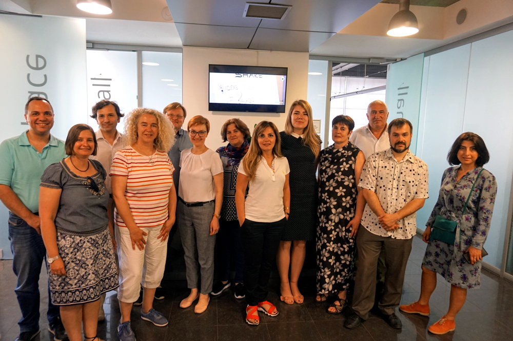 Group photos people at a workshop.
