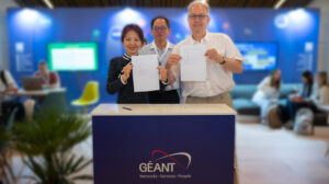 GÉANT-CSTNet Interconnection agreement at TNC23 From left to right: Jiangning Chen (CSTNet), Bu Sung Lee (SingAREN), Erik Huizer (GÉANT)