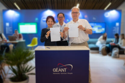 GÉANT-CSTNet Interconnection agreement at TNC23 From left to right: Jiangning Chen (CSTNet), Bu Sung Lee (SingAREN), Erik Huizer (GÉANT)