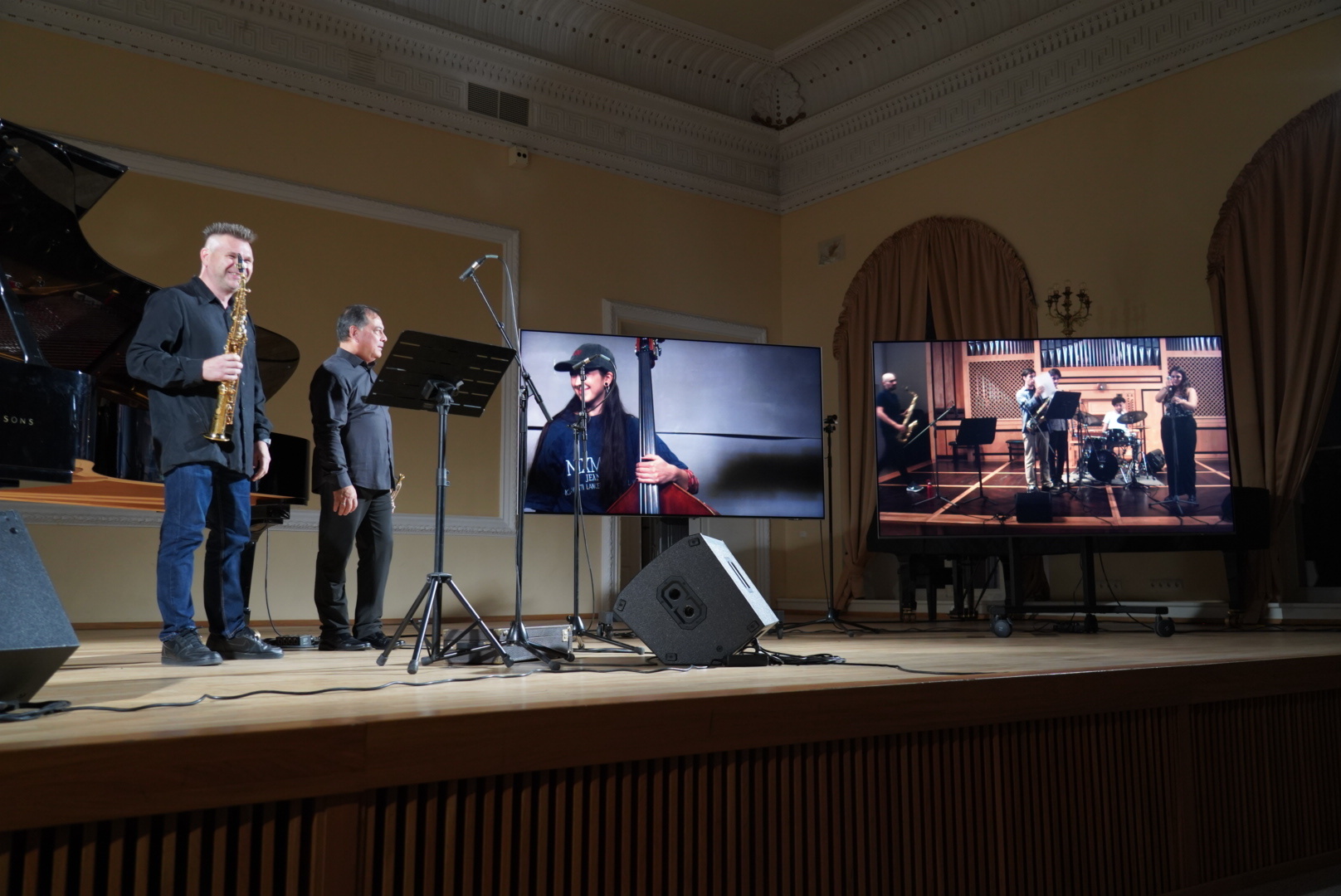 A concert across GÉANT/Litnet/ACOnet/GARR made possible by LOLA, the Low Latency Audio Video application developed by GARR and Conservatorio di Trieste in Italy. Three sites were connected using HD/4K Video streams across 10Gb/s links: Vilnius (Piano, Trumpet, and Saxophone), Vienna (Double bass) and Trieste (Sax, Drums, Trumpets, Voice).