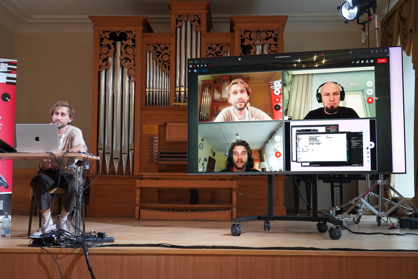 A practical workshop presenting a specific and artistic use case of emotional response system Posemo. Using an edu meet Posemo implementation they created a musical performance based on sonification data of participant’s emotional feedback and biosensors. Pictured: Jan Skorupa, from PSNC