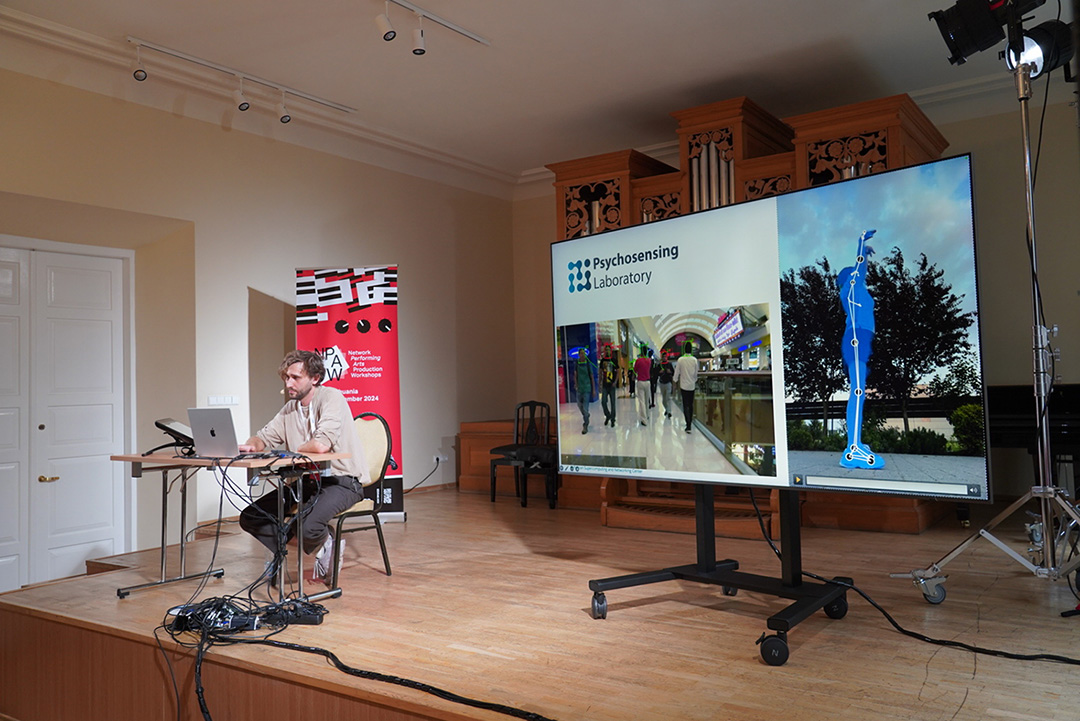 A practical workshop presenting a specific and artistic use case of emotional response system Posemo. Using an edu meet Posemo implementation they created a musical performance based on sonification data of participant’s emotional feedback and biosensors. Pictured: Jan Skorupa, from PSNC