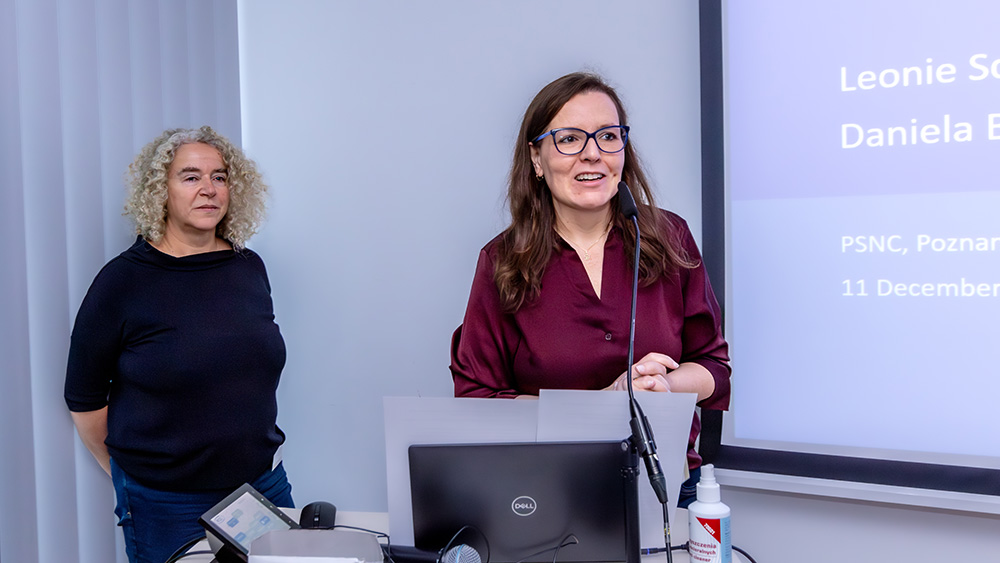 Leonie Schäfer (DFN) and Daniela Brauner (GÉANT) kick-off the first SIG-AI meeting