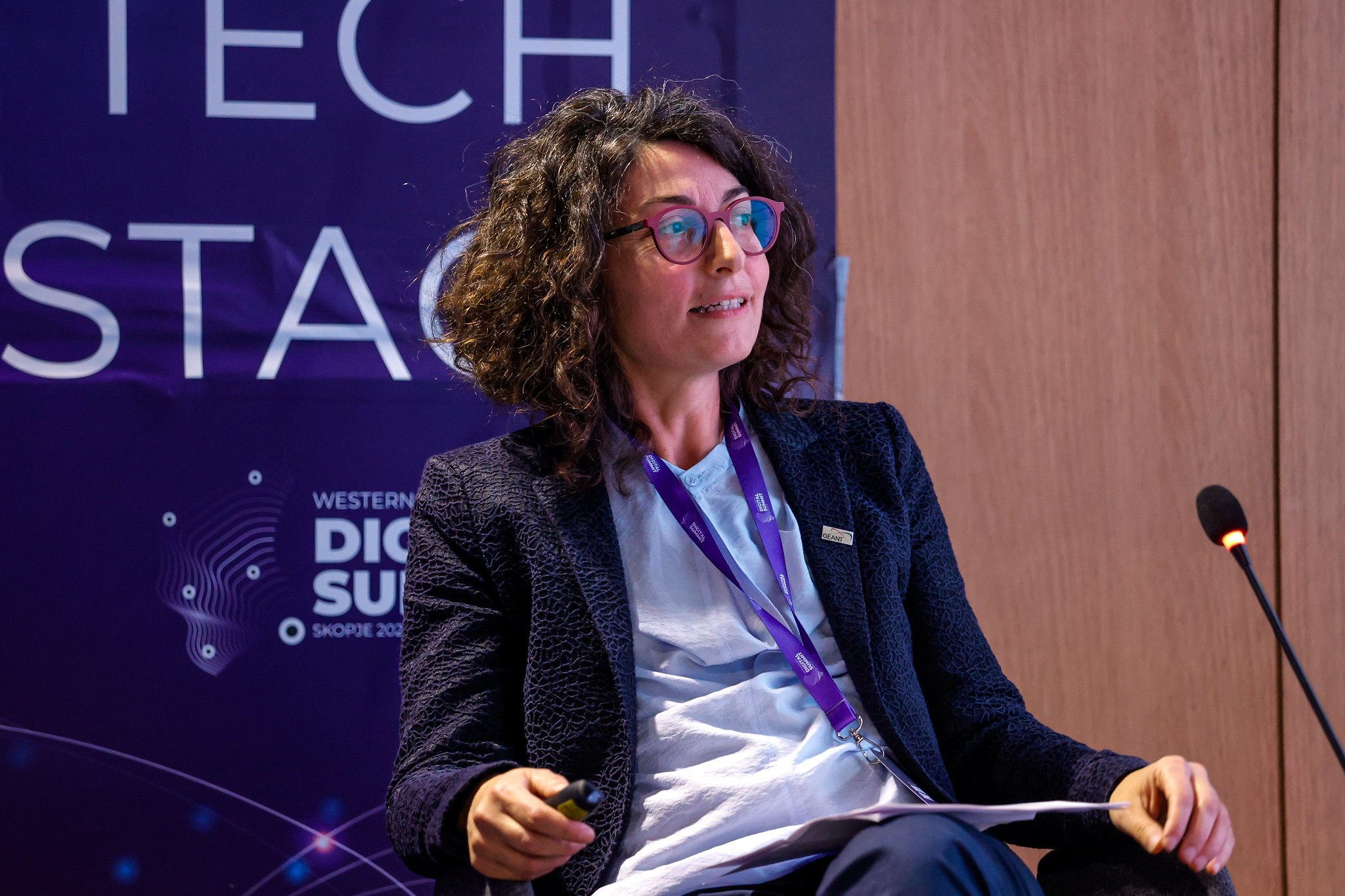 Marina De Giorgi, GÉANT, moderating the Research and Innovation panel at the Western Balkans Digital Summit. Photo by WBDS